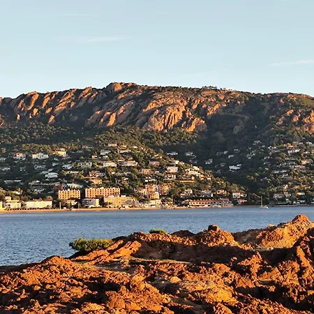 T2 Vue Mer, Jardin Clos, Village Cap Esterel St Raphael * Сен-Рафаэль