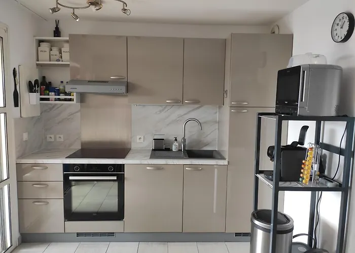 Апартаменты T2 Vue Mer, Jardin Clos, Village Cap Esterel St Raphael Сен-Рафаэль