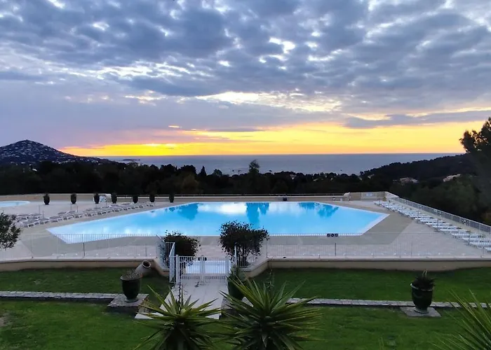 T2 Vue Mer, Jardin Clos, Village Cap Esterel St Raphael Сен-Рафаэль