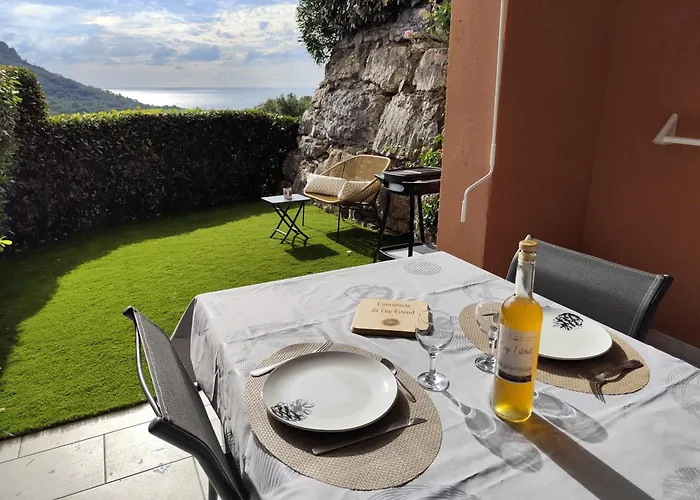 T2 Vue Mer, Jardin Clos, Village Cap Esterel St Raphael * Saint-Raphaël