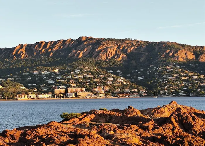 T2 Vue Mer, Jardin Clos, Village Cap Esterel St Raphael * Сен-Рафаэль